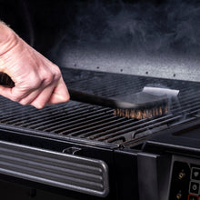 Load image into Gallery viewer, Traeger Hot n’ Cold Grill Cleaning Brush